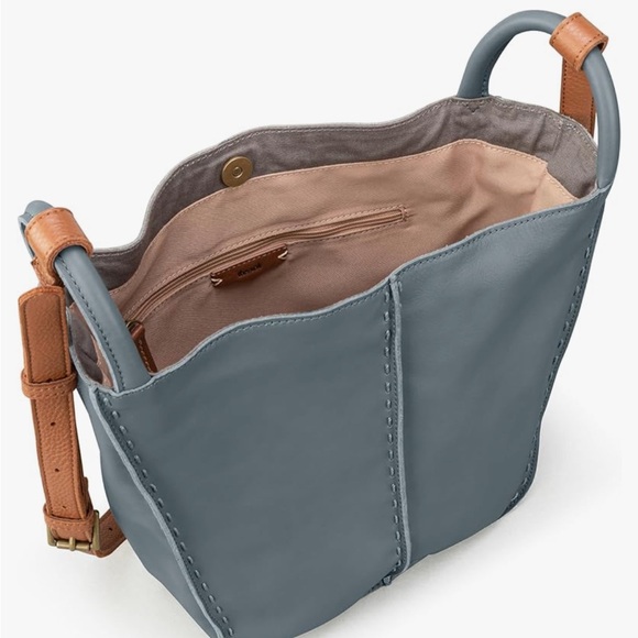 the sak Los Feliz Crossbody in dusty blue - Picture 4 of 5